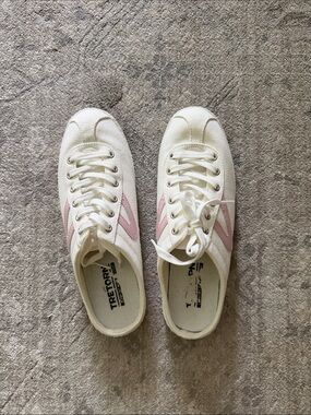 Tretorn slip on sneakers- so cute!